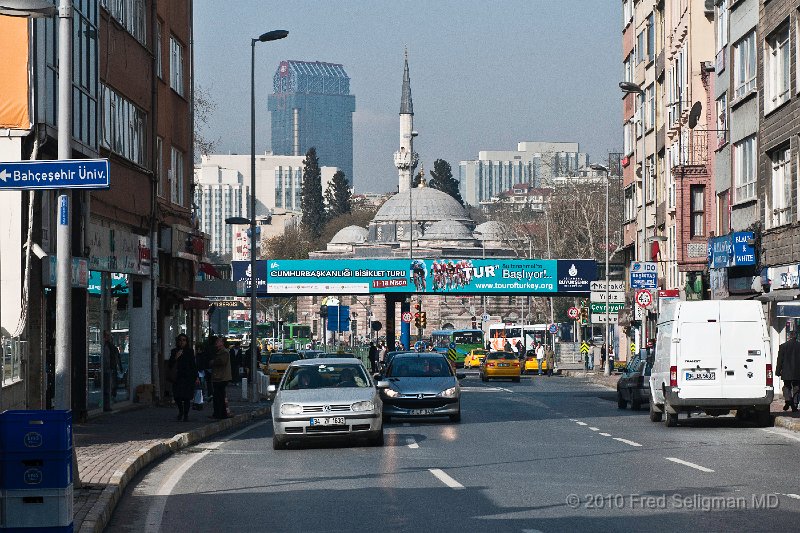 20100403_100709 D300.jpg - A main street along the Bosphorus in Besiktas